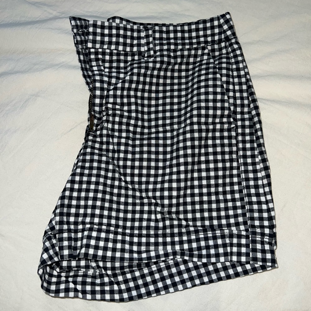 Old navy plaid black & white shorts - size 4